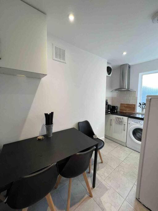Fully Equipped 2 Bed Flat On Old Compton St! Apartamento Londres